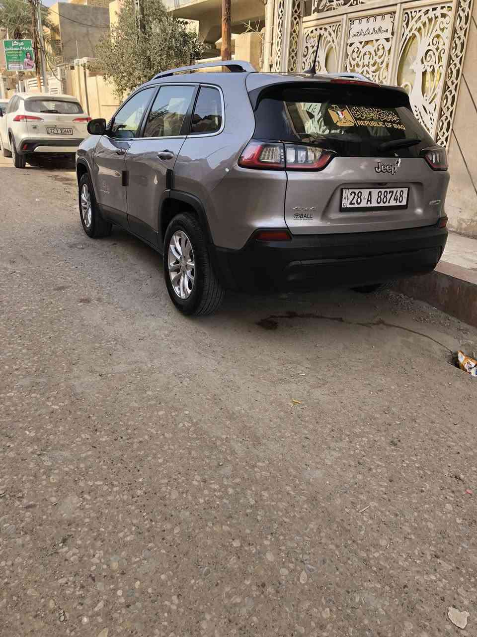 بيع مستعجل جيب بزوني لاتثيود فور ويل يعني دفع رباعي موديل ٢٠١٩ محرك ٢٤٠٠ يعني ٤سلندر باسمي سنويه ماشيه ٨٤ بيها قطعتين صبغ يعني بنيد وجاملغ امامي جهه سايق صونارها موجود يمك بالمنشور وصور الحادث وصور السياره الحالي وفديو السعر فقط ب١٢٤$وبيه مجال بسيط جدا جدا جدا سياره احلى بهواي كلش كلش جديده كارتون كلشي مذكور بالمنشور اقرا زين قبل لا تخابر والسعر ١٢٤$وبيه مجال بسيط جدا مكان السياره موجود بالعماره محافظه ميسان اللي يحب يراسل اويخابر عالرقم ***********
