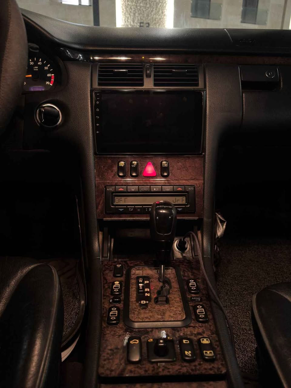 مرسيدس بنز…الأفضل ولا شيء سواه ✨❤️
نقدم لكم ايقونة الفخامة W210 
Mercedes-Benz E 320
انتاج 2001
محرك 320 بانزين بقوة 270 حصان  ✅
بدون حادث فقط صبغ جمالي في الخارج صفحتين✅
السياره جديدة بمعنى الكلمة
سيرفس كامل من منضومة بانزين ومنضومة تبريد وتخم تايرات مع الويل كب جديد
للتواصل والاستفسار للجادين فقط 
***********
ولمعرفة السعر  كتابة تم بالتعليقات بغداد, العراق
