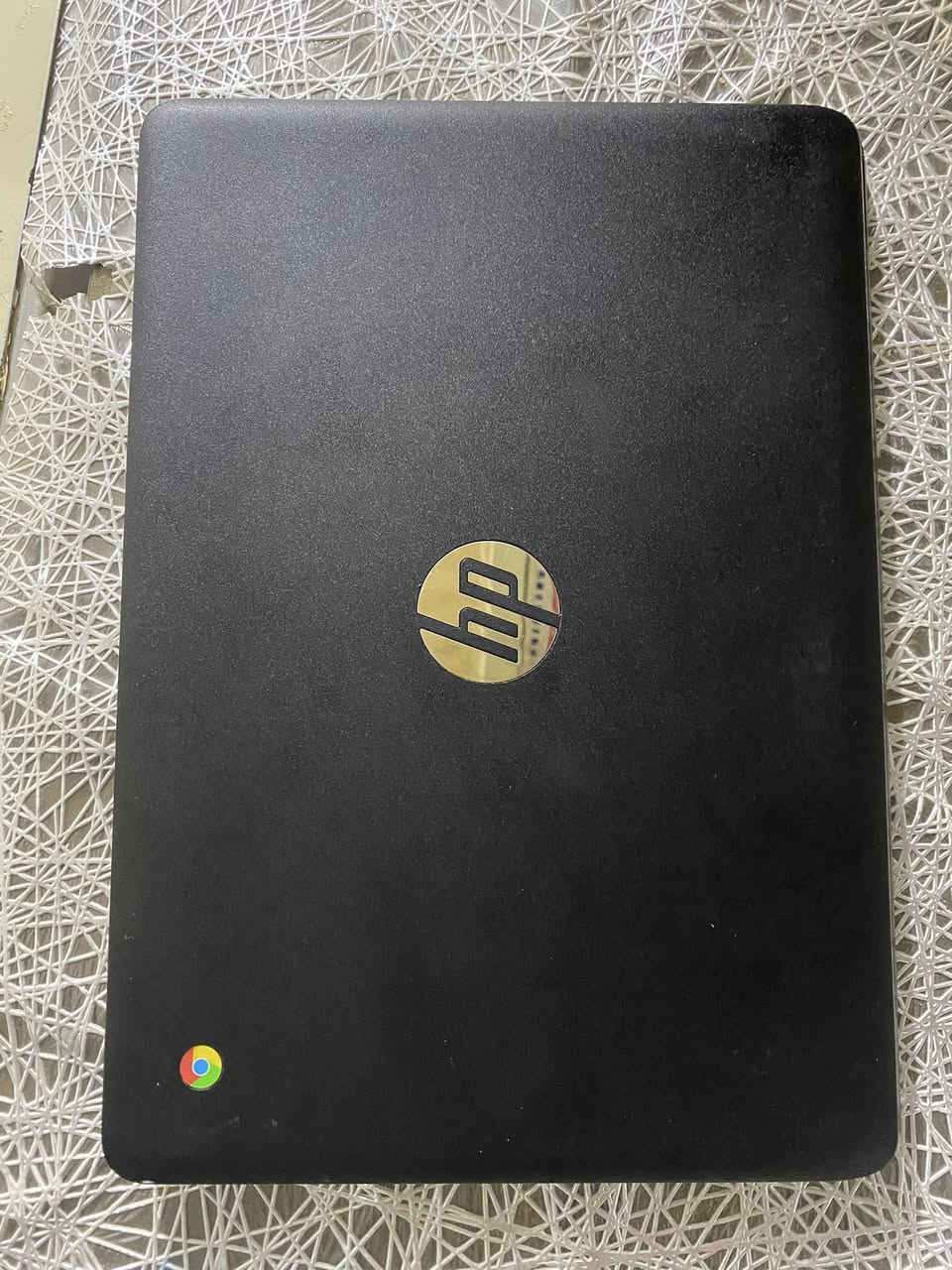 مناسب للدراسه وتصفح او شغل  حجمه حلو وشحنه زين يطول وياه شاحنته بي منافذ 2 usb و hdmi و sd card رام 
سعره  ٨٠ الف 
وموجود توصيل لاي مكان على حسابي اوصله  
للتواصل ***********
