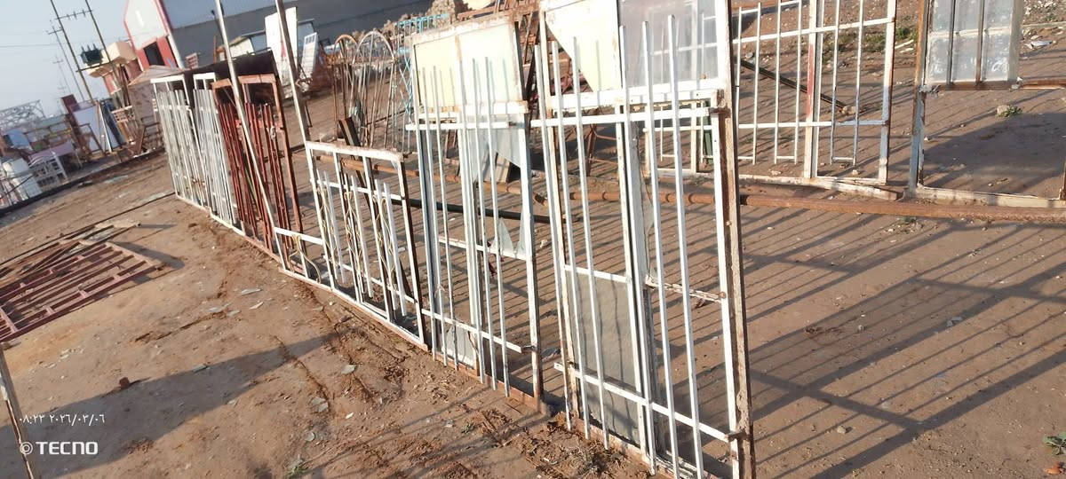 السلام عليكم يوجد طخم شبابيك للبيع والاستفسار ***********
