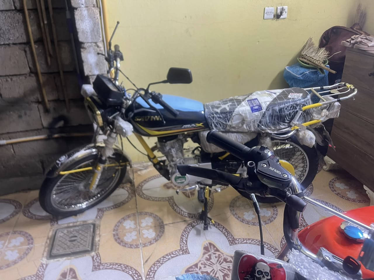 السلام عليكم ماطور سولنك لبيع موديل 2024 محرك شرط مو مفتوح نشاط فول السعر 500 وبي مجال *********** الاتصال مكاني الشركاط
