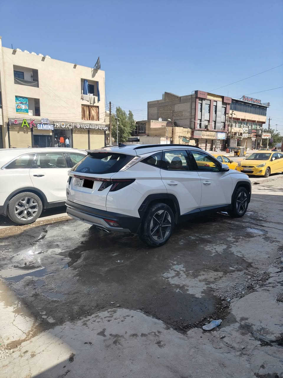 توسان خليجي 2025 رقم بغداد و مكاني كذلك بغداد السيارة نظيفة بيها رصعة و مرجعة بارد بالباب الخلفي الايمن و خدش بسيط بالچاملغ الامامي ماشية ٣٦ الف قابل للزيادة سعرها 228 و بيها مجال بسيط
***********
