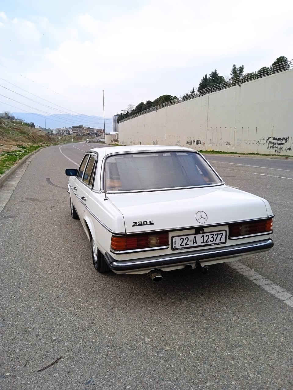 مارسيدس 230E موديل 1984 ته بريد .اتوماتيك سعر 60 ،
***********
