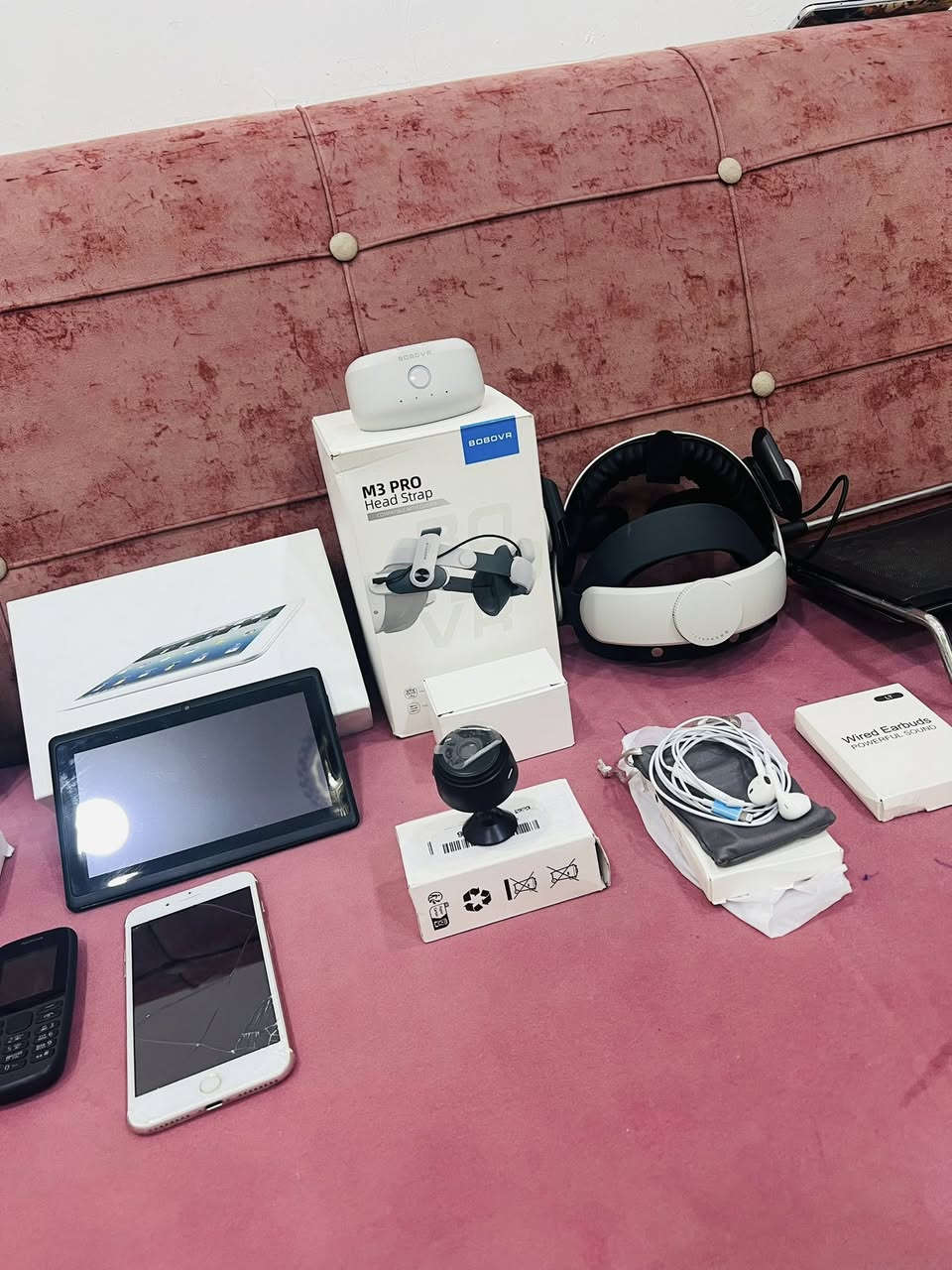 حبايب غراض بالة وجدد اصليات للبيع سعرهن شلع 35 الف مكاني بغداد حي القاهرة ***********
توصيل موجود👍

نضارة الواقع الافتراضي وحدة
كامرات عدد 1
سماعات ايفون 2
ايربود اصلي وتجاري 2
مدالية بصمة كيا 1
ايباد يحتاج بطارية 1
جهاز نوكيا يحتاج بطارية 1
جهاز ايفون صيني طافي
حاضنة تلفون عدد 1
كفرات اجهزة ايفون 4
لواصق وجه وضهر عدد 3
توصالة ايفون تايب سي 1
توصالة ايفون 1
لواصق كامرات ايفون 2
