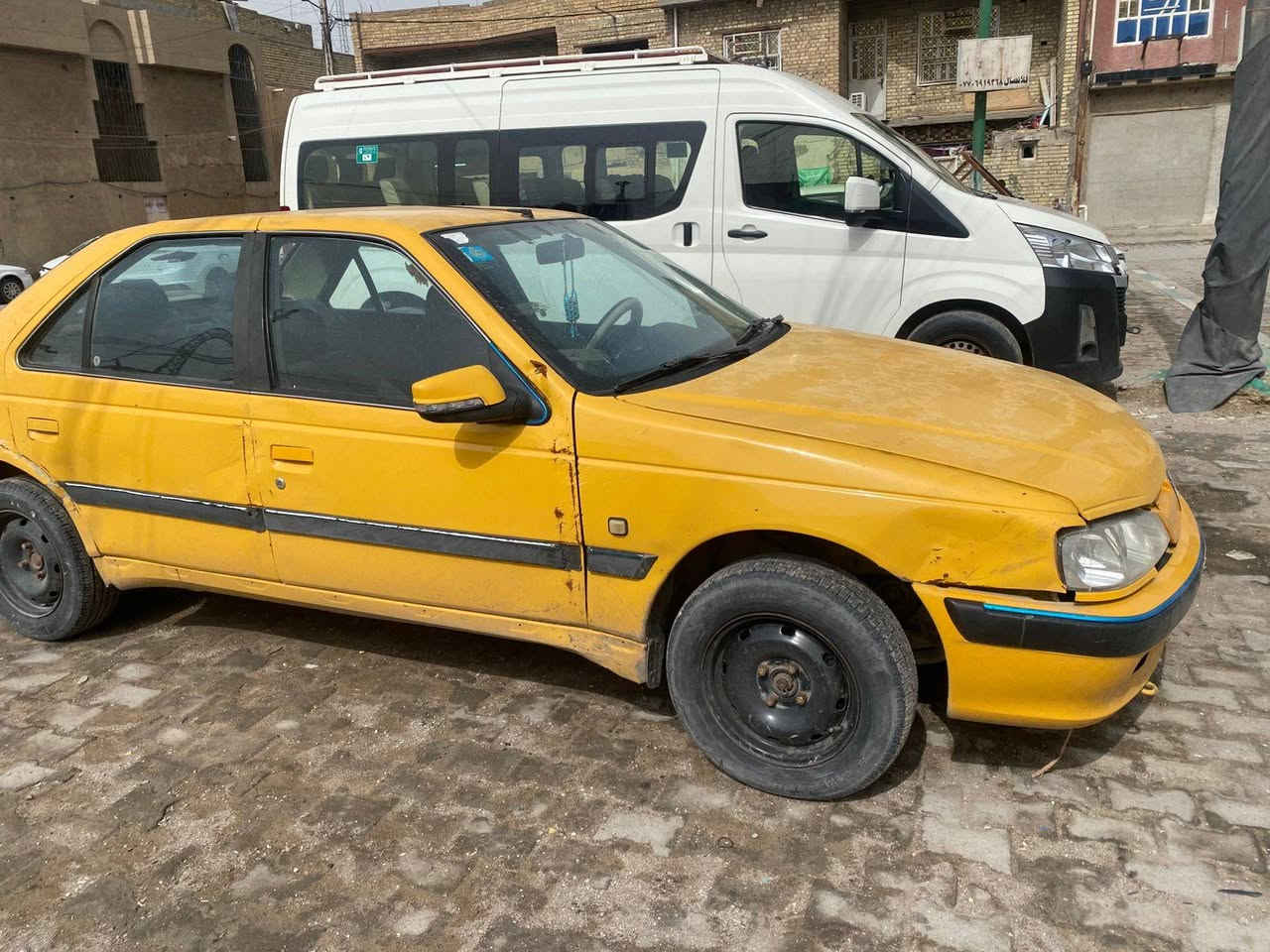 سلام عليكم بيجو بارص 15مصفر هيه و غرامات كما واضح بل صوره مطخوخه بل صفحه السيارة حلوه و جاهزه كبل الشارع سعر 40 بيه مجال حك الجيه  مكان بغداد مدينه الصدر ***********
