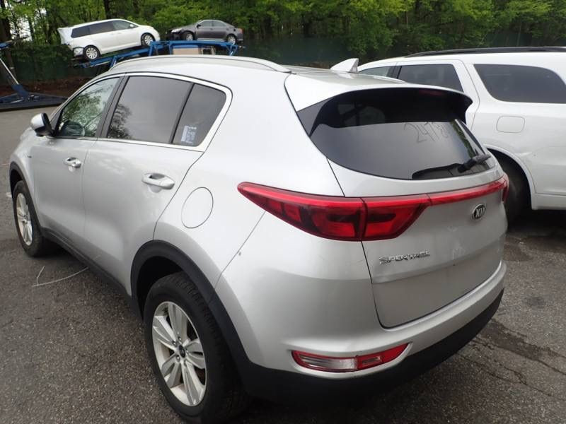 كيا سبورتج 2017 وارد أمريكي مواصفات  رقمها بغداد تحويل ثاني يوم السعر (150)
وبيها مجال مكان السيارة بغداد / العبيدي / شارع البدالة
رقم الموبايل (***********) بغداد, العراق
