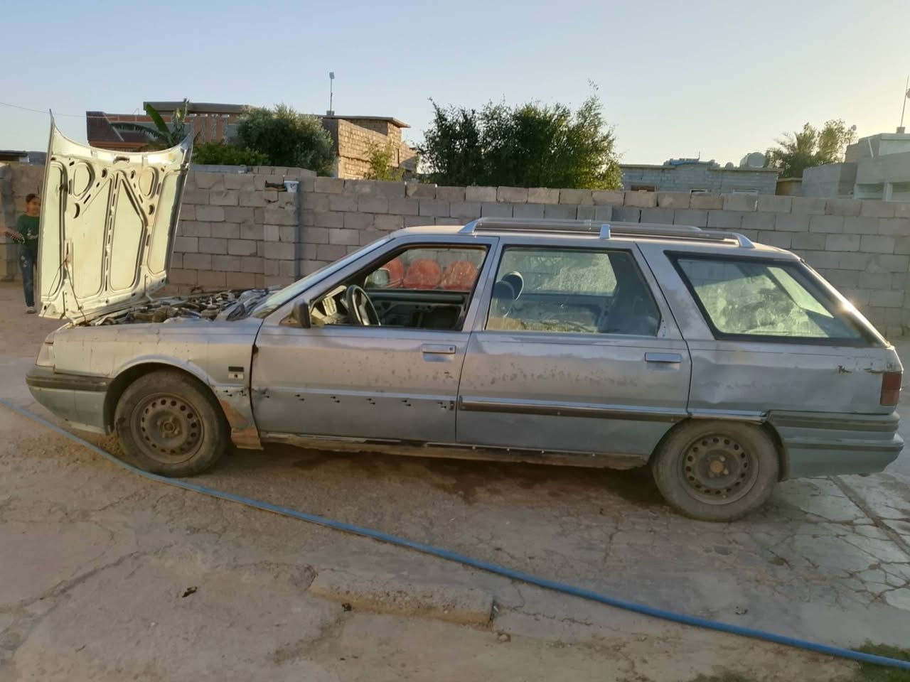 سلام عليكم سياره رينو موديل 1993 سياره كير ومحرك كورلاء 2013سياره  عندي وكاله عامه وراعيها يحويل ثاني يوم سعر  20وبيها مجال  رقم هاتف ***********
