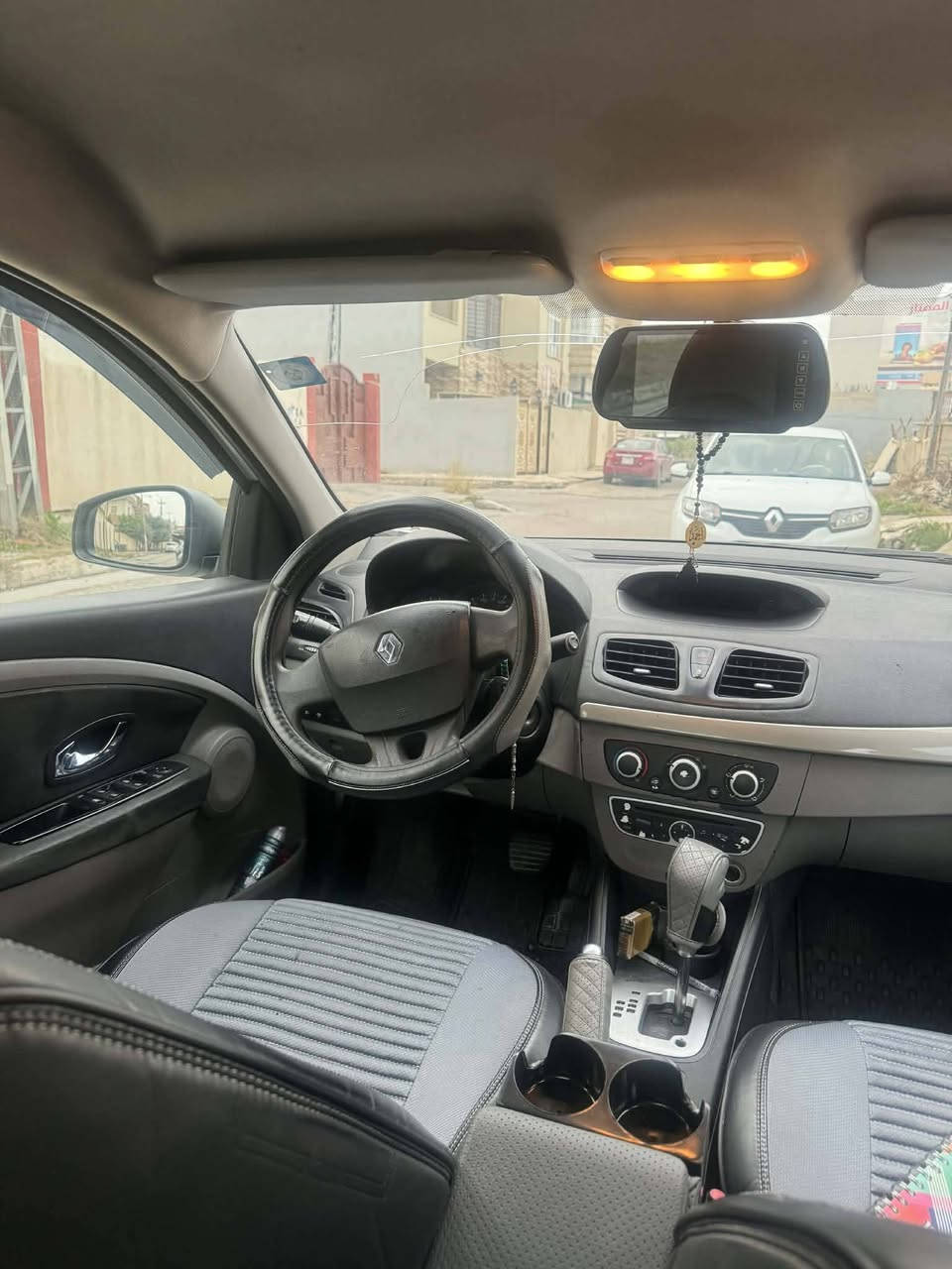 للبيع
رينو فلونس موديل 13 
هزه وسنوية ورقم جديد
كير توماتيك تحكمات ستيرن
محرك مبدل جديد مال كصه
شاشه وكاميرا
تدفئه تبريد شغال
سنويه بأسمي
بيها جاملغ صبغ
سياره جاهزه 100٪
سعر 75 وبيها مجال بسيط
مكاني موصل حي الوحده 
للتواصل 
***********
