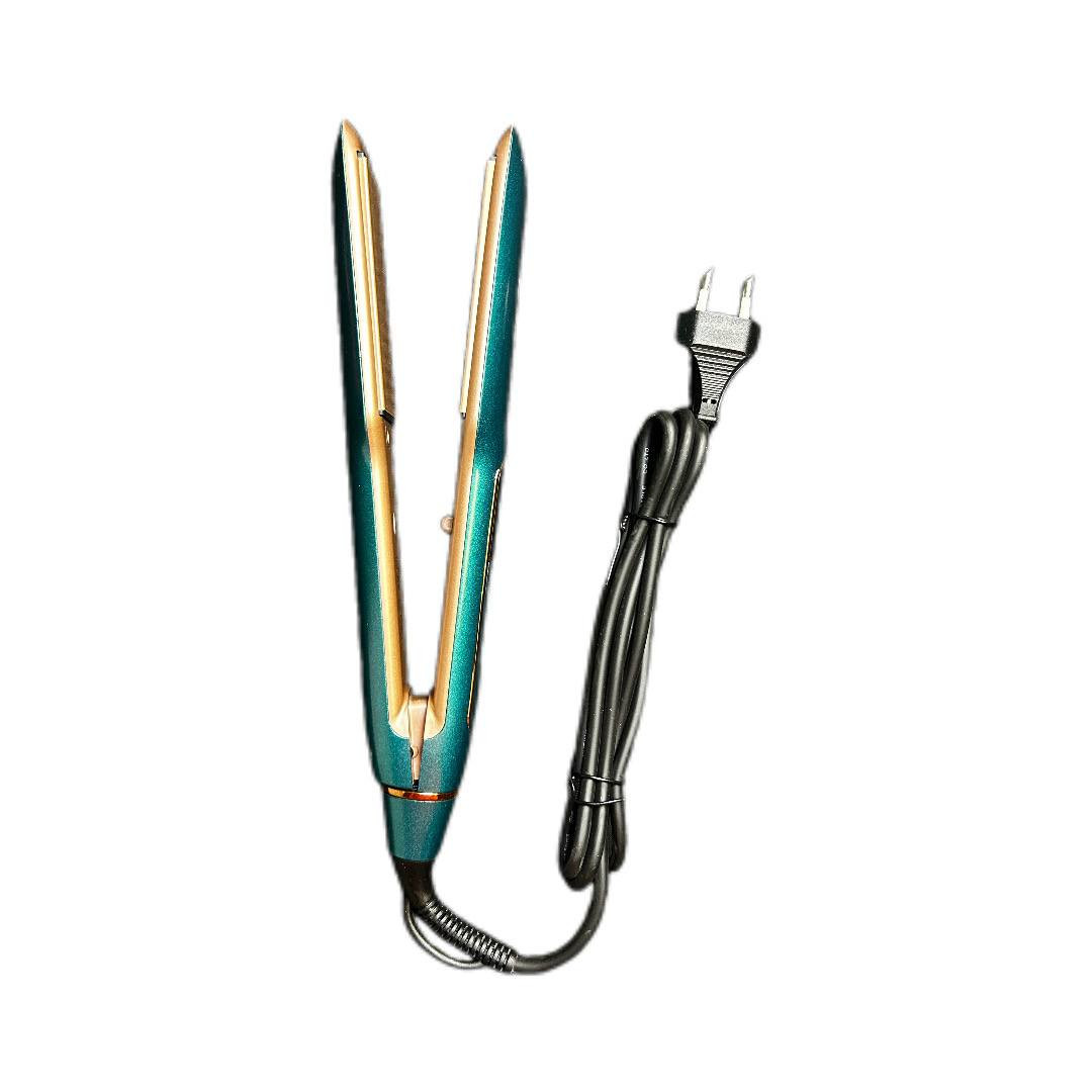 مكواة شعر من كراون موديل : CR-791
السعر 25 الف + التوصيل مجاني لجميع محافظات العراق

معلومات عن المكواة 👇

تجربة تصفيف متكاملة
لجميع أنواع الشعر
رابط فيديو اعلاني: https://t.me/mojod_12/1832
 ألواح تسخين عريضة ومصنوعة من السيراميك التورمالين لتوزيع حرارة متساوية ونعومة فائقة
 
شاشة LED رقمية واضحة لضبط ومراقبة درجة الحرارة بدقة
 
تقنية الأيونات السالبة لتقليل الهيشان والحفاظ على رطوبة الشعر
 
سلك دوار 360° يمنع التشابك ويُسهّل الاستخدام
 
خاصية الأمان: غلاف مقاوم للحروق، مع إيقاف تلقائي بعد ساعة
 
مناسب للشعر الكثيف والطويل

 يستخدم لفرد الشعر المجعد أو المتموج بسهولة
 
تسريحات ناعمة وانسيابية خلال دقائق

الطاقة: 55W

الجهد الكهربائي: AC 110-240V، 50/60Hz

درجة الحرارة: قابلة للتعديل من 450° إلى 950°F

الابعاد : الطول 30cm ' العرض 5cm


**إذا كنت صاحب هذا الإعلان وتريد حذفه لأي سبب، رجاءا أرسل رسالة إلى الدعم الفني**