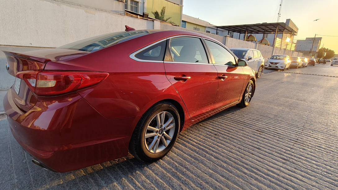 سوناتا 17 وارد امريكي مواصفات SE

مكينة 2400 
گير 6 سرعات 
مثبت سرعة 
مانع انزلاق
تحكم جهتين
تحكم صوتي
اضائة ترحيب
عداد الكتروني 
دواخل قماش
السيارة ضررها بنيد بامريكا مصلح نفسه وما بيها اي تبديل ( ليبل واحد )  شواصي ودواخل نضيفة 
وبيها بارد بالجاملغ بالعراق 
السعر 120 وبيها مجال 
السنوية باسمي 
التواصل على الرقم *********** النجف, العراق
