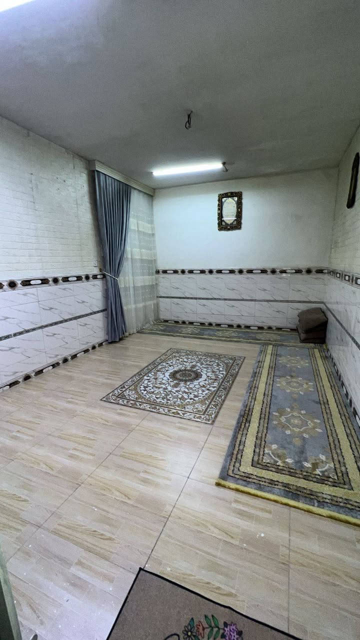 بيت  بغداد الزعفرانية
مساحه ١٠٠ مربع ركن 
البناء يحتوي على غرفتين نوم 
مساحه ٤ /٤ 
+ صاله + مطبخ 
استقبال ٤/٥  
الاستفسار***********
واتساب قرب أسواق تفاحه السعر ٧٥وبي مجال
