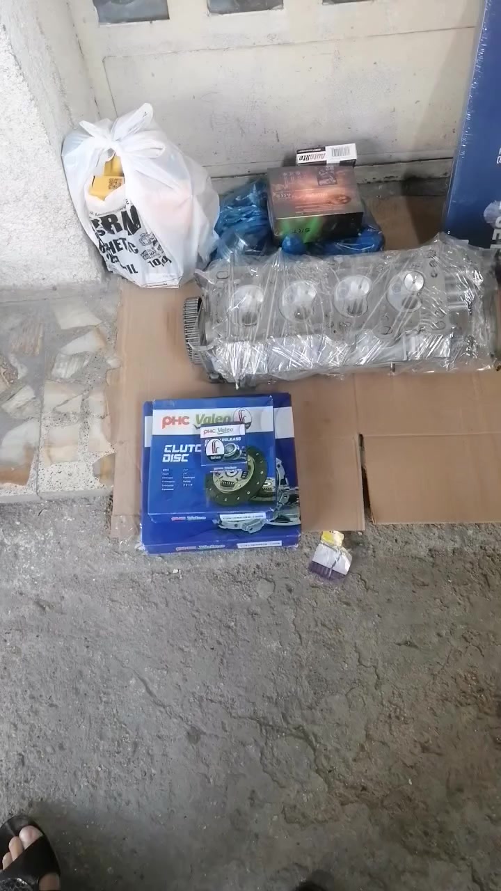 السلام عليكم طيبه موديل 13 السياره بسمي سنويه لل27 قبل شهر شادله مكينه وكلج وسلف ودينمو جدد وزوج تاير جديد صدر امامي خافي جدد تخم دبلات ميري السياره للشارع ما ناقصه برغي السعر 28وبيه مجال قليل مكاني الدوره شارع٦٠ ***********
