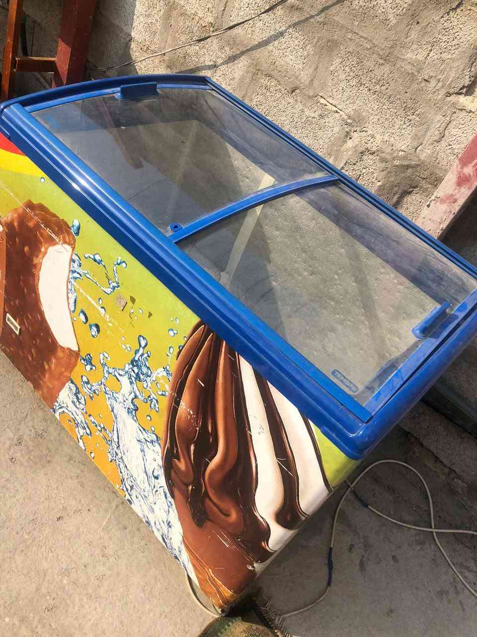 عارضه نضيفه بيه بس تصدعات باالالمنيوم مثل ماموضح باالصوره بسبب تركه عن التشغيل تريد اتصل ***********
