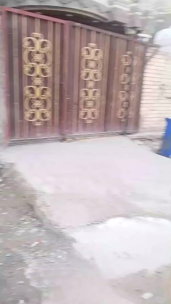 السلام عليكم بيت للبيع المساحه 100متر الواجهيه 5ونزال 20قرب فلكة حي النصر زراعي 
للاستفسار ***********
