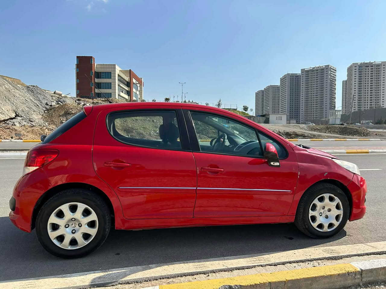 Peugeot   2012
بیجۆ  ٢٠١٢
گێر توماتیک جام کارەبا  تبرید ئاوێنە کارەبا 
260هەزار رۆیشتووە مەکینە ١.٦ گێرو مەکینە بەشەرت
رەقەم  اربیل سەنەوی بەسەرچووە تحویل و غرامە بەشەرت
سلێمانی:***********
*********** السليمانية, العراق
