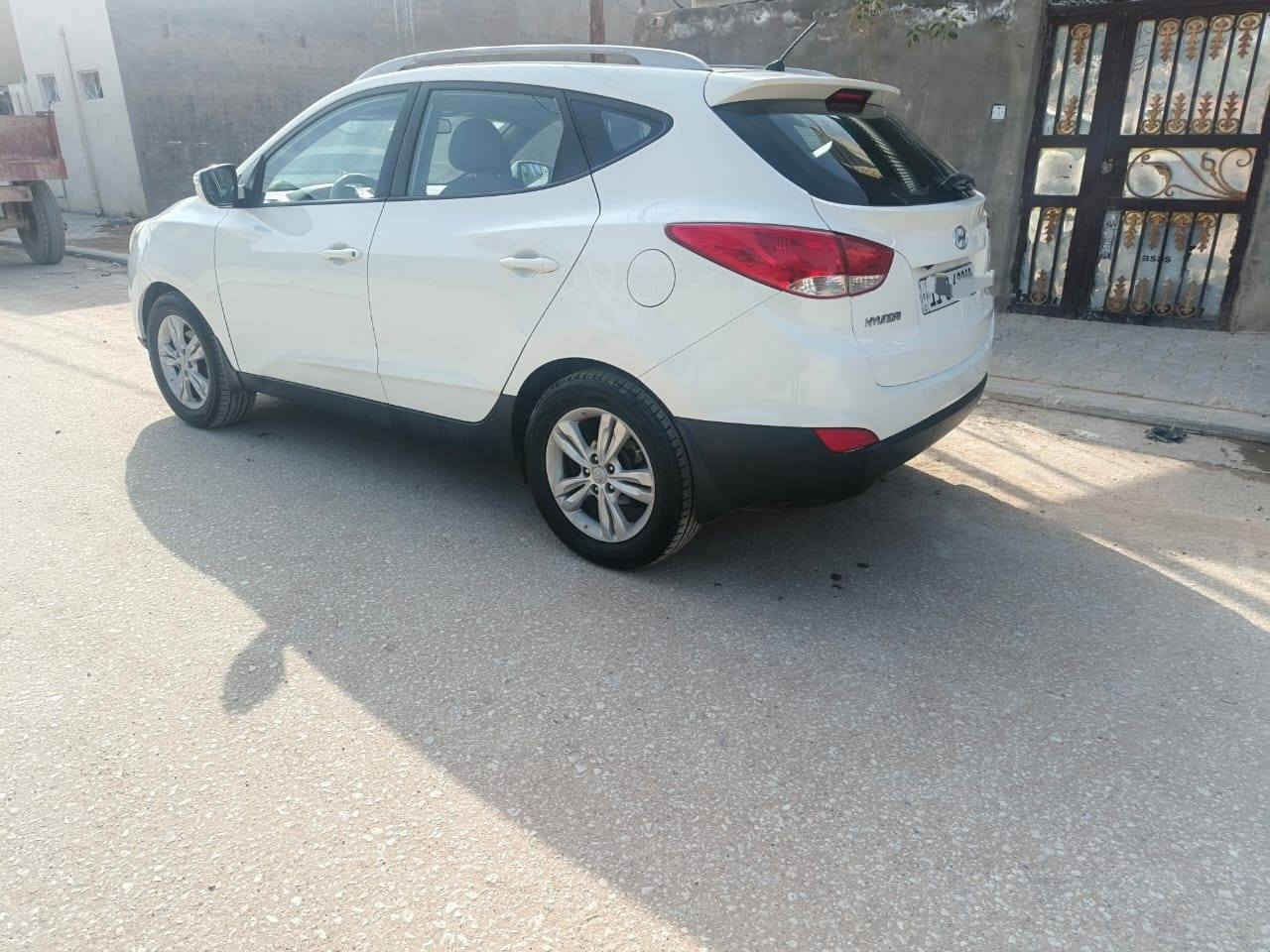 توسان 2012 خليجي كفاله عامه فول مواصفات 
مكينه 2400
بانوراما 
كامره 
حساس 
شاشه داخل لونين سياره جديده بمعنى الكلمه جاهزه ع اخر حبايه كله كفاله مكينه او كير او حداديه تبريد تدفئه تخم تاير سياره ماشاء الله تخبل ترايها كلش حلو رقم بغداد انكليزي بسمي تحويل مباشر 
السعر 136$ ***********
