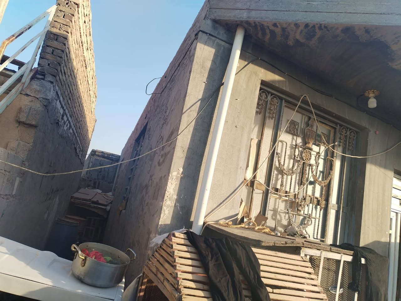 🏡 بيت زراعي للبيع – سند 25
📍 الموقع: قطع بيت طليفح – خلف السكة
🔹 المساحة: 200 م²
🔹 البناء: بلوك وسقف مسلح
🔹 عدد الطوابق: طابق واحد

🏠 يتكون من:
* غرفتين نوم
* استقبال
* هول
* مطبخ
* صحيات داخلية وخارجية
* حديقة أمامية صغيرة
* كراج سيارة

💰 السعر: على الخاص
📞 للاستفسار: ***********
🏢 مكتب عقار أهالي المسيب
📍 حي المعلمين الثالثة – قرب جامع محمد الجواد
