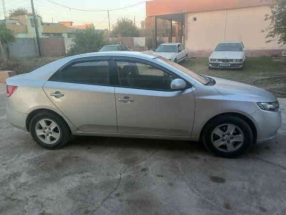 سيراتو موديل 2013 نينوى دولي على وضع الشركه 
كلين بيها ملاحظه صغيره فقط بالبونيد واضحه في الصوره 
داخلها لونين السياره ماشيه 173
وسونارها منشور وياها
المكان القيارة السعر 115 وبيها مجال قليل
تحويل مباشر بنفس اليوم إذا تريد 
***********
