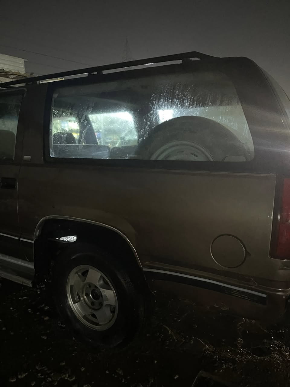 سلام عليكم سياره جمسي موديل 94سياره خير من الله كير او محرك نضيفات كير 700الحجم مكينه 350 بلاديات. سياره بالديه بدون صبغ. فقط الباب خلفي صبغ. الباقي كفاله عامه سعر 26 ورقه ملاحضه راعيها متوفي *********** رقم الهاتف
