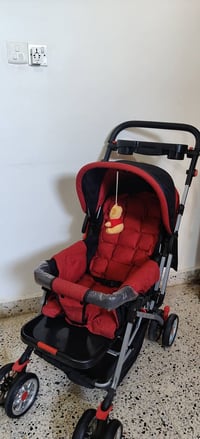 عربة أطفال • نضيفة جدا • مستعملة شوي