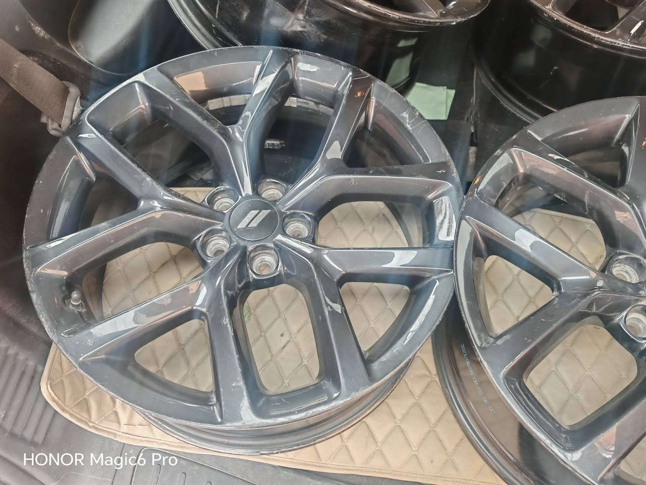 سلام عليكم من رخصة الادمن عدي هذا للبيع مل جاجر  حجم ٢٠ أصل اتصال على هذا رقم ***********
