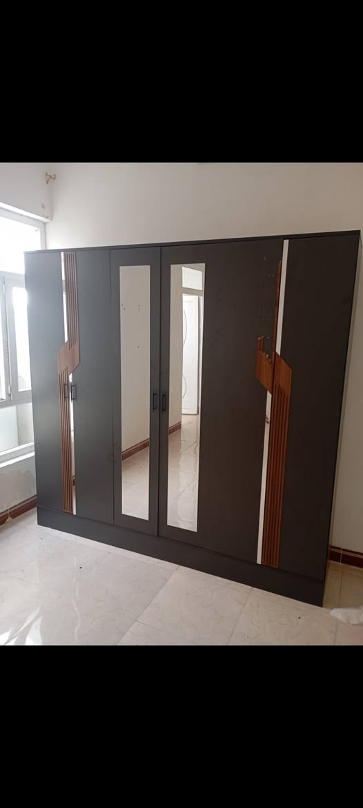 غرفة اخشاب 5 قطع  للبيع مع الدوشك  كلش نظيف اخو الجديد400بي مجال *********** واتساب
