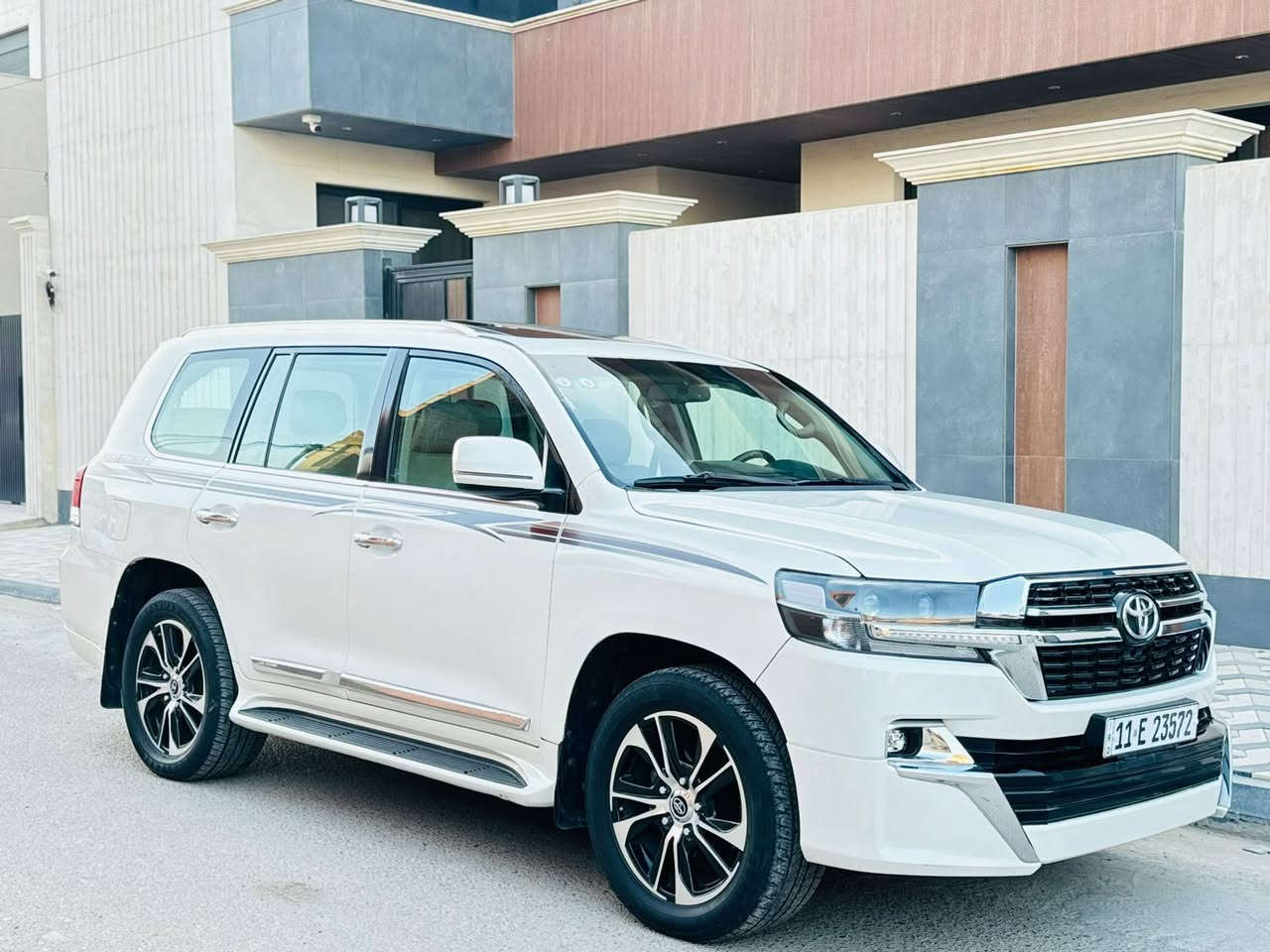 السلام عليكم للبيع لاندكروز 2009 محدث داخل وخارج 2021
رقم بغداد بسمي هزه وفحص جديده 
بيها مكانات ابيع عام تحديث درجه أوله سياره احلا من صور

معروضه 238 وبيها مجال 

رقم الهاتف ***********

مواصفات فول 1/1 بريم 
فتحه سقف 
شاشه جبيره + كاربلي 
كشنات جلد + كهرباء 
حساسات أمامي خلفي 
طفايه حريق بريم 
لايت زنون اصلي 
بلوجكتر زنون 
تخم تاير 
فور ويل 4+4 
مري شفط 
رادارات جوانب امامي 
تحكمات ستيرن 
اشاير مري 
تشغيل عن بعد 
7 راكب 
3 قطع تبريد 
داخلي عسلي مميز

سياره كلش جديده ومصروف عليها هواي 
صدر امامي خلفي تخم تاير لايتات كلها زنون منضومه تبريد ادامه كامله المكينه
