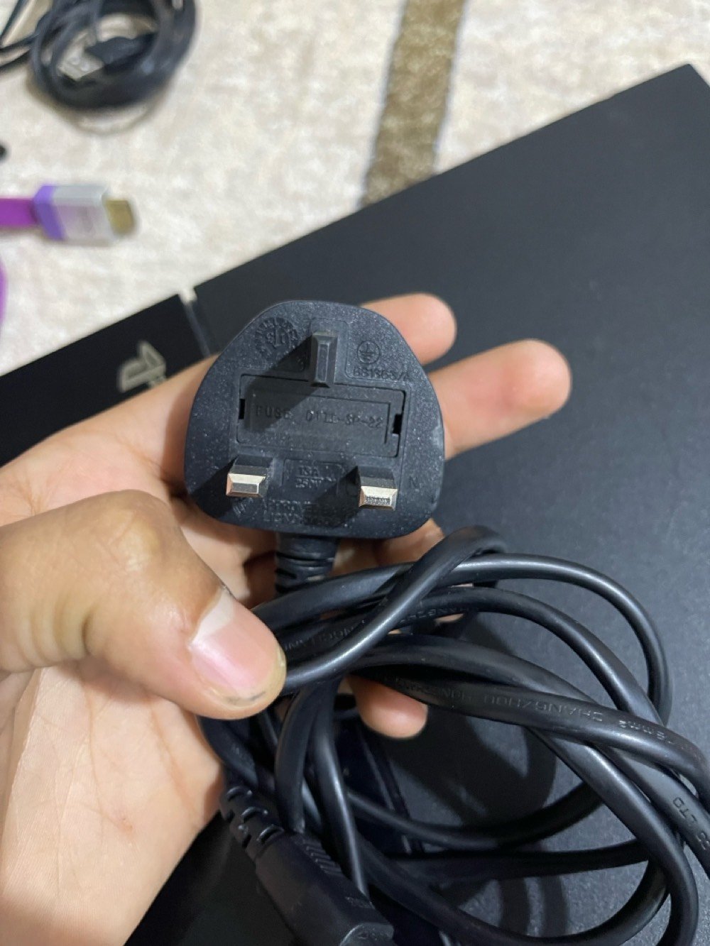 السلام عليكم بلي 4 فات مستعمل بس جهاز جديد نضيف نضافه(99) بلميه اصلي نسخه سعوديه اصلي وما مفتوح ولا مصلح ولا شايف تصليح ملحقات كامله واير (HDM )اصلي من سوني جوستك اصليه وليس تجاريه مكفول من تصليح ولفتح واي خلل تاخذه بلاش ويا قرص درايفر كامل ملحقات تجي تشوفه تشغله وشسوي بيه سوي حسب قناعتك مكاني البصره الزبير. السعر.  [250 ] الف وبيه مجال لمو شراي لا يراسل ولا يتصل رقم تلفون *********** بيه وتساب وخط.  تحياتي الكم. 