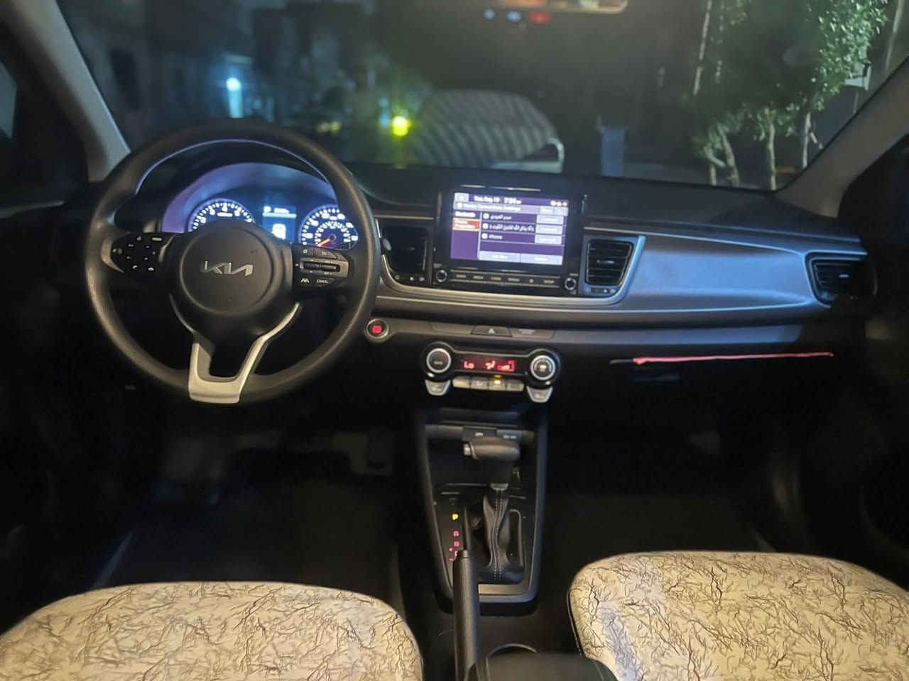 كيا ريو موديل ٢٠٢٣ وارد امريكي 
ماشيه ١٩ مايل محرك ١٦٠٠ دوش دبل نوزل حساس امامي بصمة كامرة خلفية قلاب رقم بغداد 
*********** مكاني الحرية

