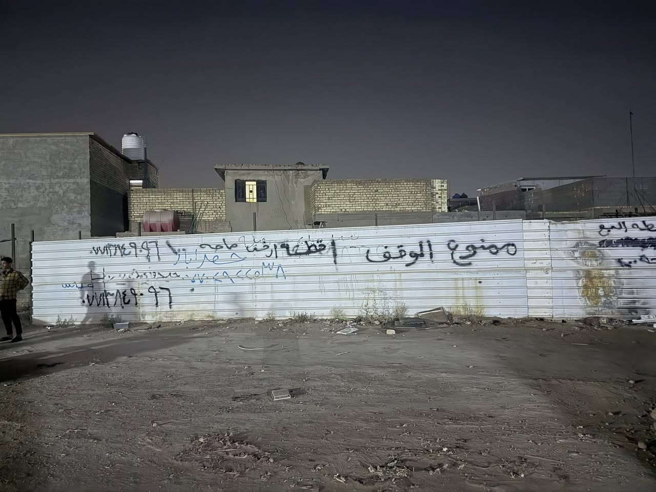 سلام وعليكم قطعه ارض البيع مساحه ١٠٠ متر الوجه ٨ ونزال ١٣ نواع العقار مصفر ابيع واقع حال كل خدمات موجوده بس تبليط نقص موقع حلوه عنوان بغداد الراسه مال عبيدي شارع عشرين قرب فران زيتون سعر ٢٣ وبيه مجال    ***********
