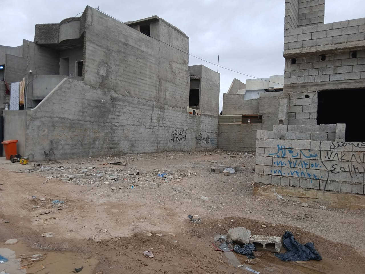 قطعه ارض زراعي للبيع مساحه ٢٠٠ متر قبل السيطره بيه رقم بلديه خدمات قريبه ع شارع ٢٠٠ متر متوفره انترنيت ماء كهرباء   للتواصل واتس اب او تصال ع رقم ***********
