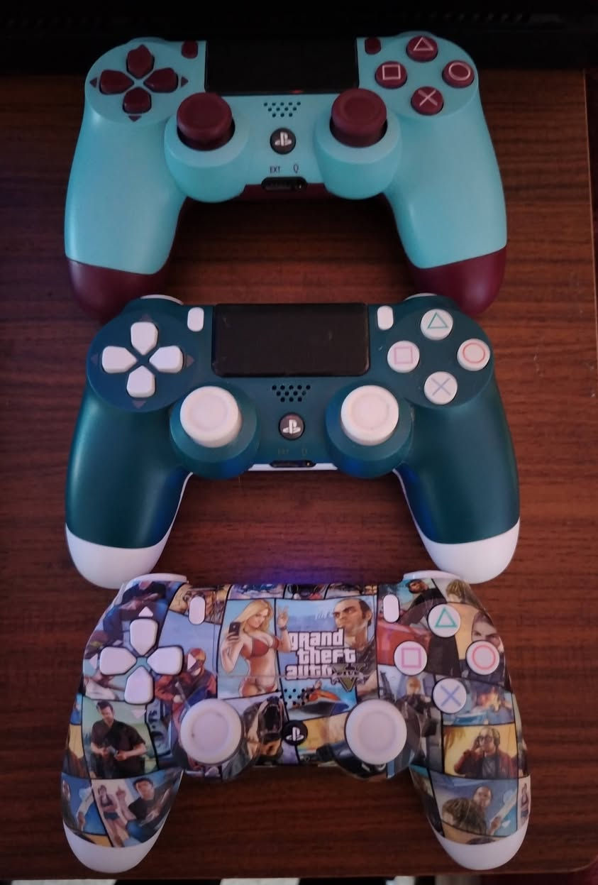 السلام عليكم ورحمة الله 
اللهم صلي على محمد وآل محمد

بلي 4 مهكر للبيع 
بلي 4 فات ريجن ياباني مهكر نظام 11.00 
مساحته 500 جيجا
موجود بيه العاب 
وياه يجي  3 يدات تجارية 
غراضه كاملة

السعر 250 الف


**إذا كنت صاحب هذا الإعلان وتريد حذفه لأي سبب، رجاءا أرسل رسالة إلى الدعم الفني**