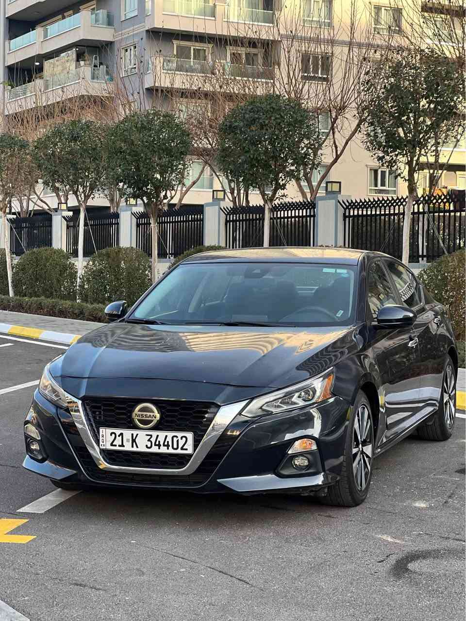 (عربي،كوردي)
نیسان ئاڵتیما ٢٠٢٢ SV 
٢٤ هەزار کیلۆمەتر رۆشتووە
بۆنیت بۆیاخە و لەگەل جملخ سایق بۆیاخ و جملخ سکن نیوەی بۆیاخە بی ناو گرتن بی ئیرباگ دعمی خفیف 
سەیارەکە یەکەم دەسیتی ئیرەیە 
گیر و مەکینە کارەبای هەمووی بەشەرت 
بە ناوی خۆمانە بەشەرتی تحویل و خەرامە 
*********** 
Whtas upp w simkart
………..
            نيسان اليتما موديل ٢٠٢٢ مواصفات SV ٢٤ كيلومتر ماشيه بيها قطعتين ونص چاملغ + بونيد چاملغ طرف السائق سياره بدون ايرباگ كله سليم گير محرك شرط تبريد تدفئه كهربائيات كله شرط تحويل والغرامات والسياره بيدي اني مرقمة 
اول شخص سياره مال بيت
***********
واتس اب و رقم السليمانية, العراق
