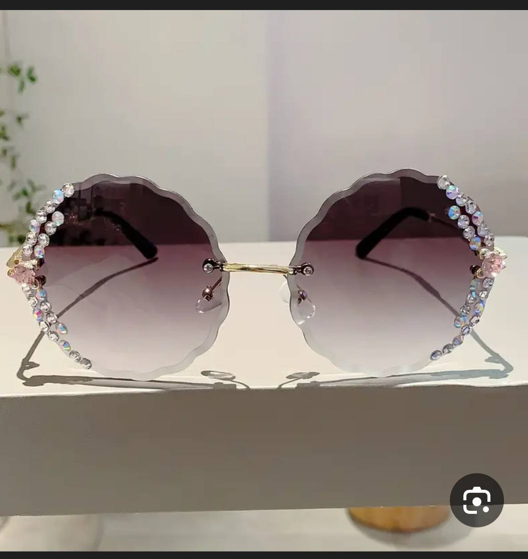 نضارات نسائية  اشبعك استوريات يومية صبغي اضفرك وانشري  واذا خليتي البصمة مالت السيارة بصفهة هاي تصعد ترند 

هذه النضارة مو بس نضارة وكبل. لا هاي تحول الجگمة صاكة 

وتحول العيون السود خضر 

اطلبيهة توصيل وخلي كشختك واناقتك مختلفة وهاي مستحيل يلبسهة اخوج لان نسائية ومابيهة نقاش 

وشرط سعرهة بلاش فقط ٥ 

تتوفر خدمة توصيل الف فقط 

عنوانا بلدروز شارع الشهداء مقابل مجوهرات ابو نادية 

متوفرة بعدة الوان 

نبيع جملة ومفرد


**إذا كنت صاحب هذا الإعلان وتريد حذفه لأي سبب، رجاءا أرسل رسالة إلى الدعم الفني**