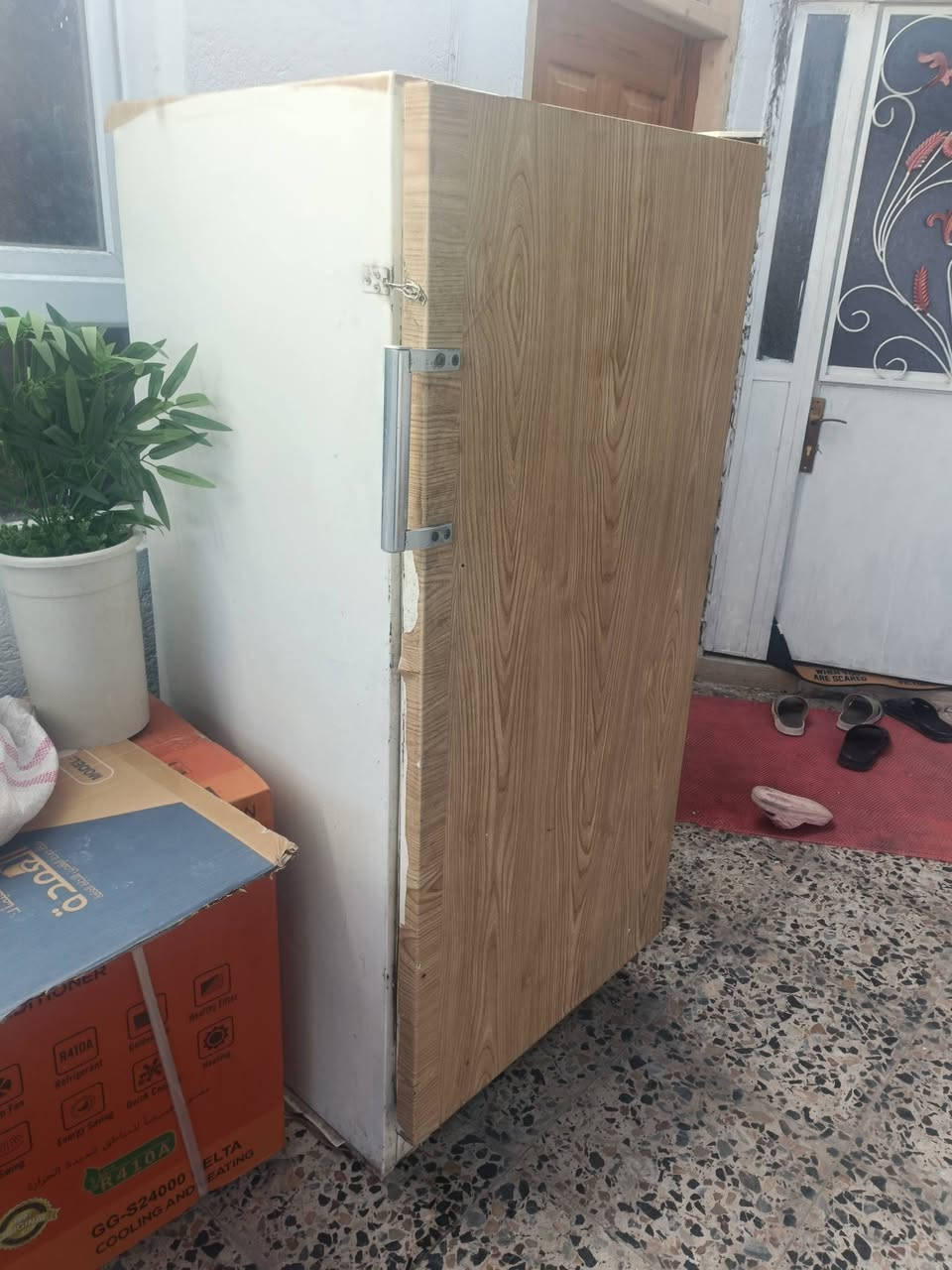 ثلاجة عشتار الحجم الكبير مستعملة مال بيت تاخذه على الشغل نقصها مجر البلاستك الجوه ،السعر 70 الف 
بغداد ***********
