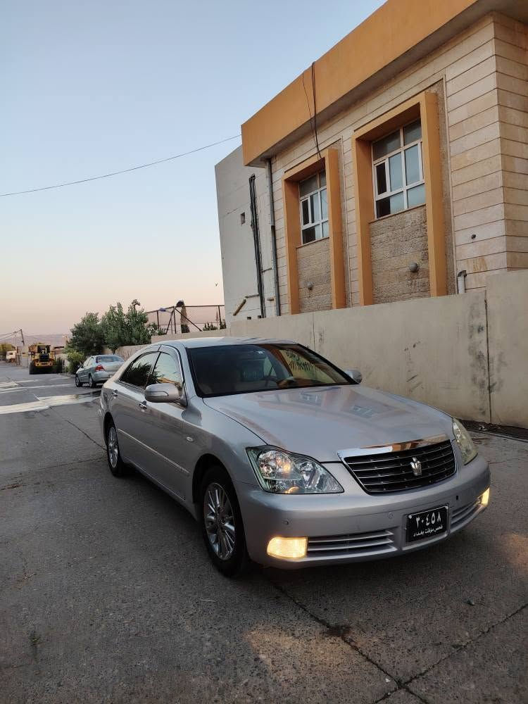 شاهینە  بڕاوە  2005مەکینە 182واتا گەورە بە گەورە بێ دووکەڵ ناو زەرد ساج مەلەکی سەلاجە مەرکەزی 3پەردە ئاوێنە ئیشارەت ناوچەی کوێر کامیرە 95هەزار ڕۆشتوە نرخی 48گڵا  *********** دار بنديهكان, السليمانية
