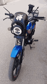 السلام عليكم دراجة سونك موديل 2025 للبيع دراجة نظيفة ما صار هواي من أخذته محرك مكفول كهربائيات كاملة سعر 850 مكاني بغداد الزعفرانية رقم ***********
