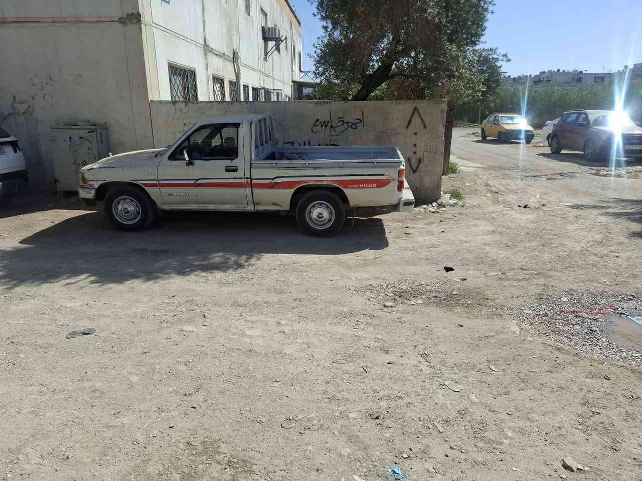 السلاام عليكم بيكم موديل ٩٠ رقم انبار انكليزي بسمي  كشر بلااد بدون صبغ بور ستيرن طخم تاير جديد صدر امامي خلفي جديد كهربايات فول ماكوا كلوب مايشتغل باتري وداينموا وسلف جديد مدوشمه غرفتها مال جناي السياره مكانها بغداد الدوره *********** بي وتساب
