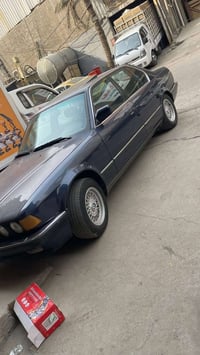 بي ام 735 موديل 91 السياره مكفوله من ظربه وصبغ وخياس  فقط بيه جراد بني...