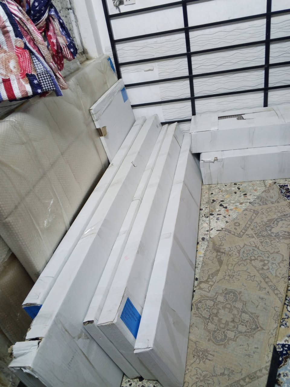 السلام عليكم شباب غرفت نوم  تركية جديدة بل الكارتون خمسة طلقات  الغرفة مثل لي بصورة    ما مفتوحة ابد  سعرهة 600 رجان لي مو شرلي لا يتخل  ويخابر الرقم *********** العنوان بغداد
