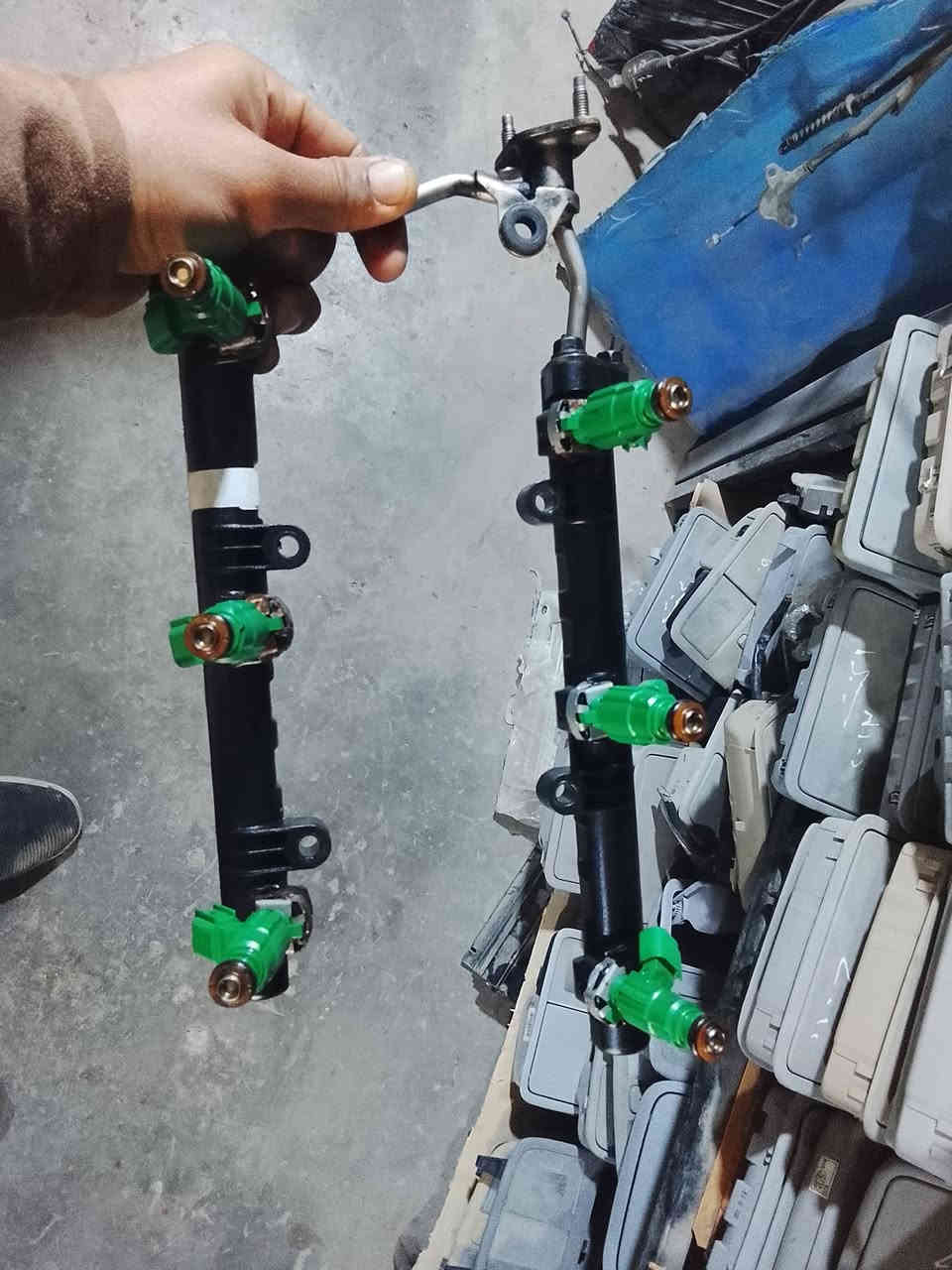 مجمع سيد امير الهماشي 
قطع غيار جميع انواع السيارات الكوريه تفصيخ 
العنوان كوت داموك حي الصناعي المعارض القديمه
***********
