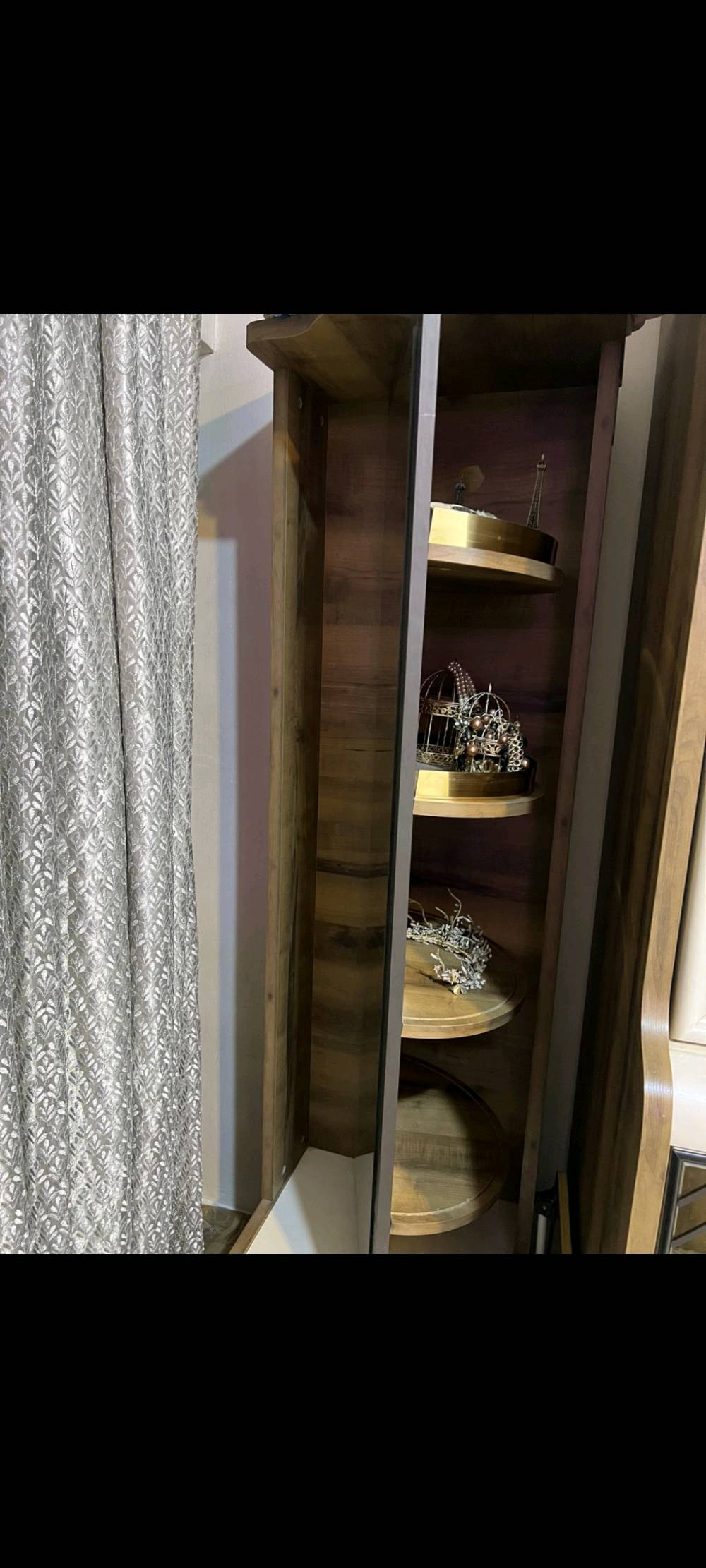 غرفه نوم ٩ قطع من معرض فكتوريا بيها ضرر بسيط اثناء النقل مكان بغداد
