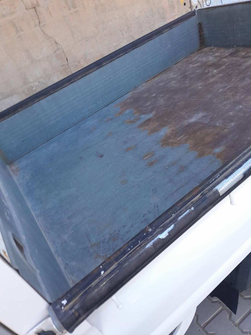 للبيع كيه عموشه دبل قماره موديل ٢٠١٥ رقم بغداد انكليزي سياره جديده بمعنى الكلمه ماشيه ١٣٠ الف حقيقي استخدام شخصي ماشايله حمل ابد كير ومحرك واكسل وتخم تاير كله جديد تبريد ثلج العنوان بغداد الطارميه الشراي يتصل الهاتف *********** #***********
