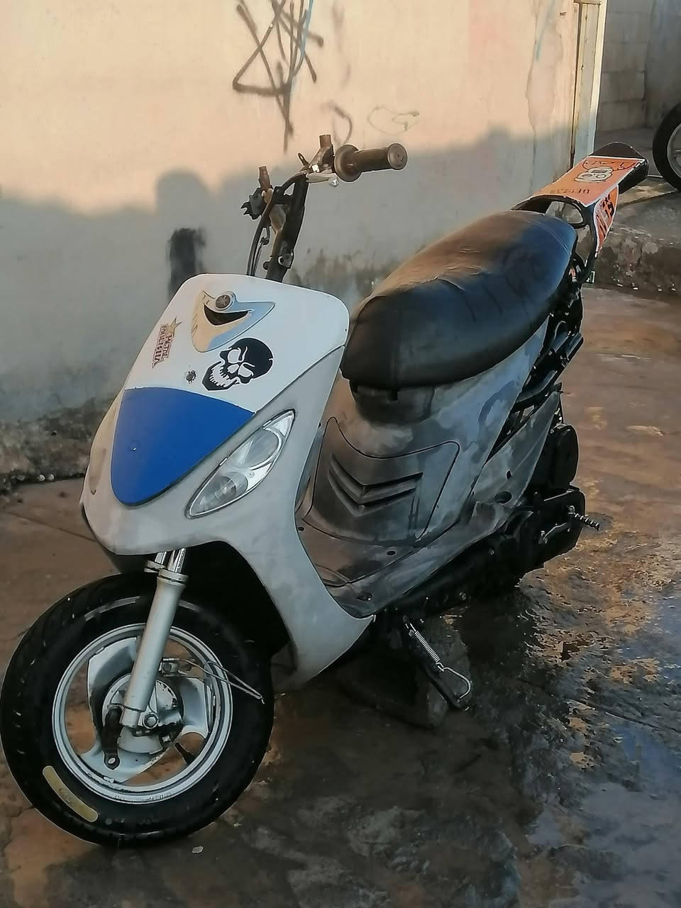 السلام عليكم دراجه ماكس منغولي للبيع   بوشه 55نضيف محرك شرط اخرس مابيه لاصرف ولابخار دراجه نضافه فول كفرات كامله كله موجود ختم واحد اي عيب مابيه  سلف هندر سعره 450بيه مجال خاص موجود او اتصل ***********
