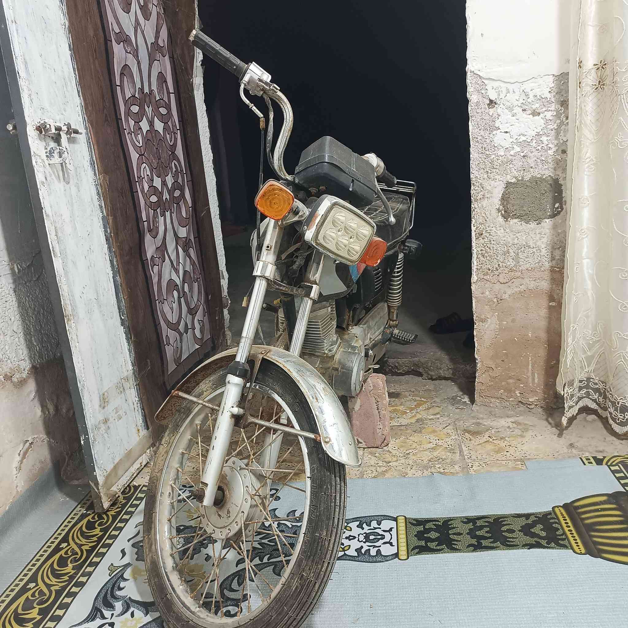 سلام عليكم دراجه نامه متروكه صار خمسه اشهر السعر 250 رقم ***********
