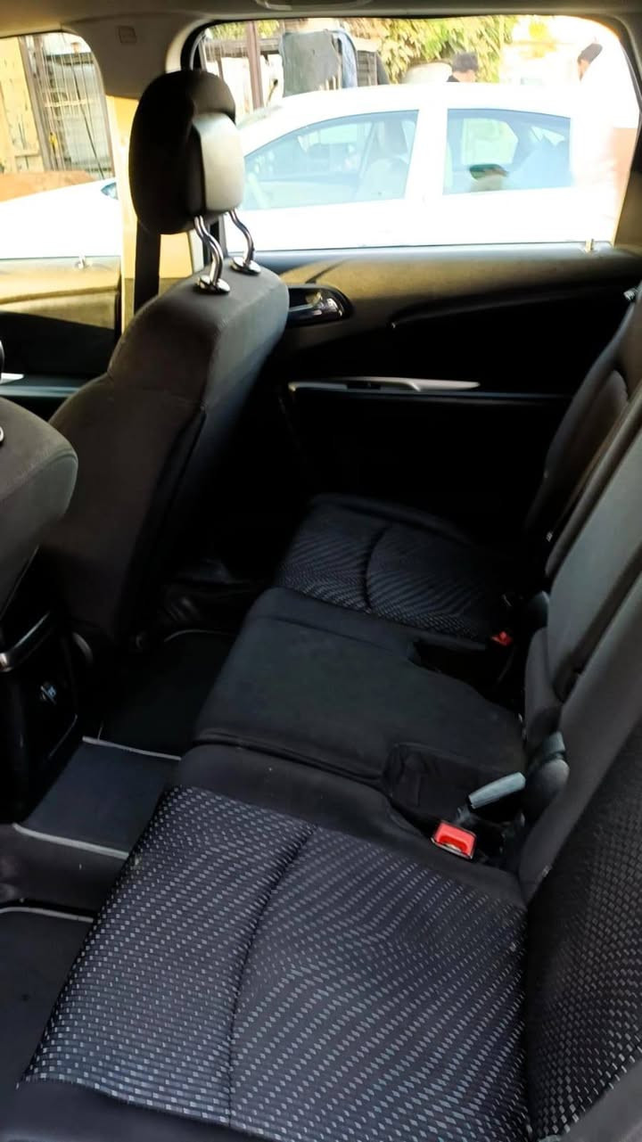 السلام عليكم
سيارة دوج جورني 
موديل/2018
ماشية/170الف
سيارة شرط صدر گير محرك  مكفول بيها 3قطع بارد مامصلحات 
السعر 120 /الهاتف/***********
