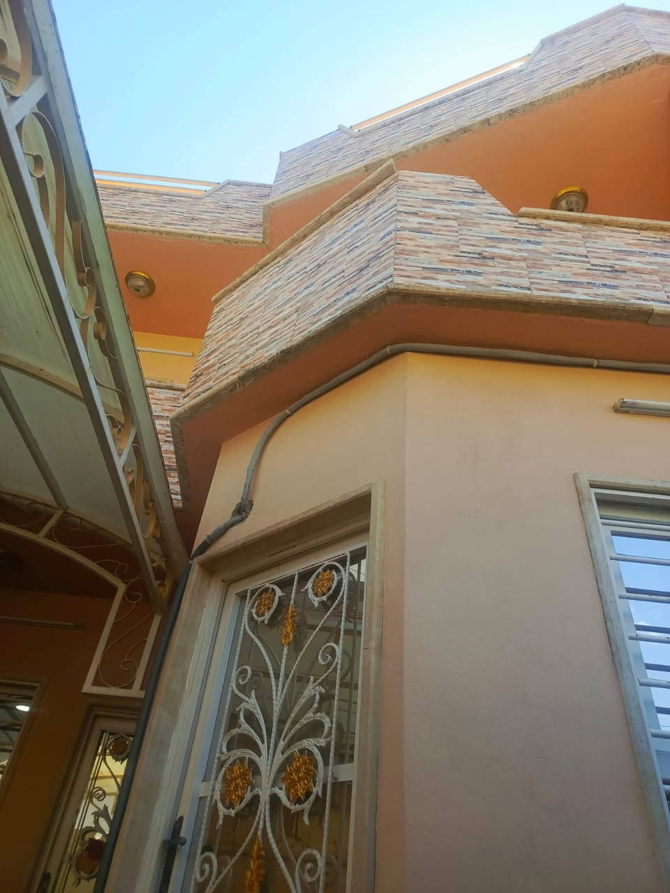 🏠دار للبيع مساحة 157 متر الواجهة 7.75 متر ✨

🛑طابقين بناء حديث 💠

1️⃣الطابق الاول : غرفة نومً  + هول + استقبال + مطبخ كراج + حديقة 🌳+ صحيات 🚾

2️⃣الطابق الثاني :  ثلاثة غرفة نوم + هول + بلكون + صحيات 🚾

📄سند سكني ملك صرف / شرط القرآر التمليك والتحويل

❌لانتعامل برفع سعر العقار عن سعرة الآصلي نجمع البايع بالمشتري مباشرتأ _ لا نوقف البيعة بخلاف عن الدالية

🛑موقع مميز جداً 💥

🔴سعر مناسب جداً ⚡️

🌍الموقع / الصديق الاولى قرب (( مرطبات البحرين )) 🇧🇭

🔴يقع على شارع تبليط 12 متر 🌀

للاستفسار

⏮️مراجعة مكتب العلاف لتجارة العقارات 🌟

أو الاتصال

☎️ أسيا ***********

أو

☎️ كورك ***********

⏪️مع العلاف للعقار استثمارك في آمان ⭐️

🌐عنوان المكتب / الموصل _ حي الزراعي قرب جسر السويس 🔥

📌نستقبل عقاراتكم وطلباتكم العقارية .
