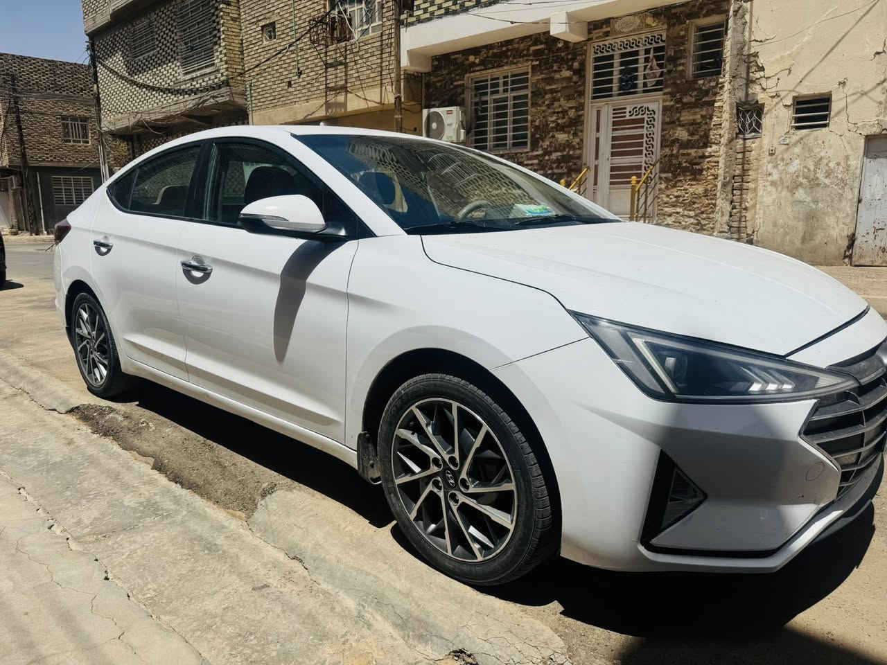 السلام عليكم النترا 2019 شكل ال20 رقم اربيل دولي بأسم شركة 

السيارة بيها الصفحه الي بجهت السايق صبوغ والجنطه والقماره نص صبوغ والباقي مكفول بدون اي ضربه قويه ولا متجايه سيارة حلوه 

 سيارة جهازه من جميع النواحي تبريد قطعتين محرك 2000 

فتحت سقف 5 ويل كب اي بي اس 

(السعر 140$ مع المجال) العنوان النجف الاشرف شارع المدينة 

للإستفسار ***********
