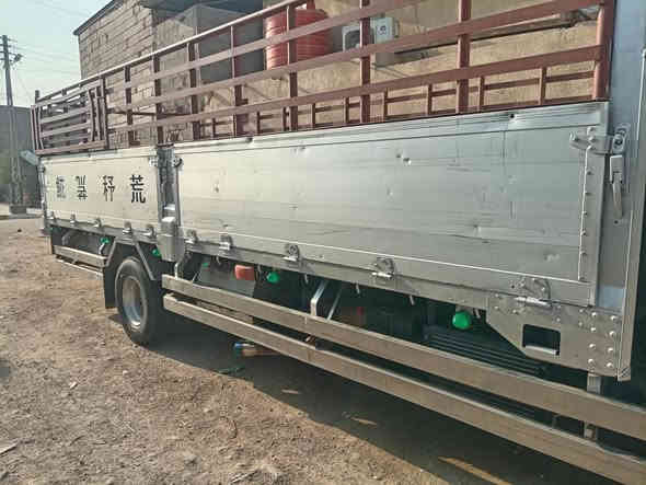 السلام عليكم
اصفاح قطعتين  
طولهم 6  وربع
ارتفاع 70
 العنوان البصرة 
السعر 5اوراق 
***********
