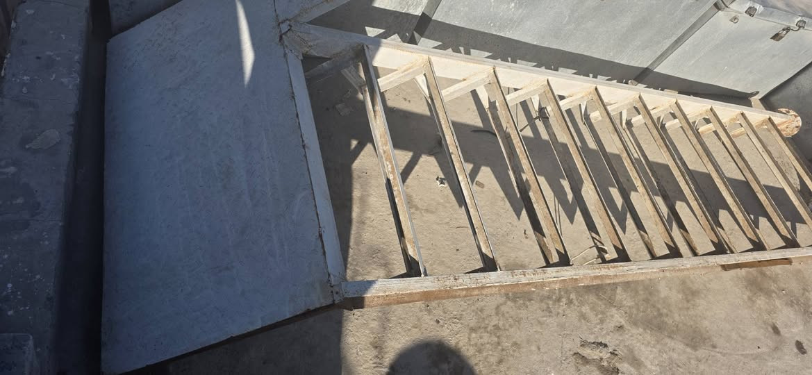 درج حديد للبيع طول ٣و٢٠ عرض ٩٠
***********
